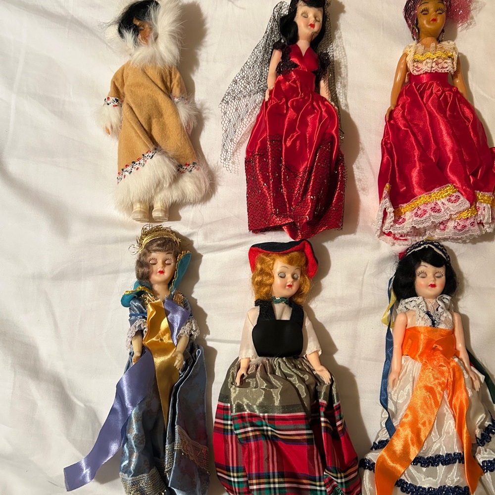 Girls' Multicolor Dolls of the World, 1960s - Picture 3 of 5